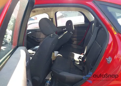 2014 Ford Focus Se z USA, uszkodzony, nr VIN 1FADP3F27EL210310